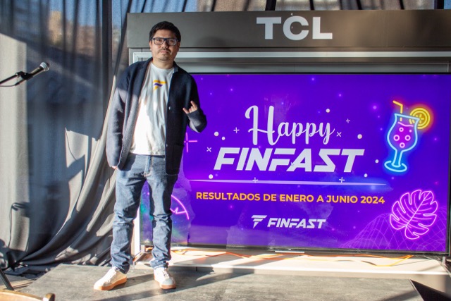 Felipe Peralta en celebración de FinFast